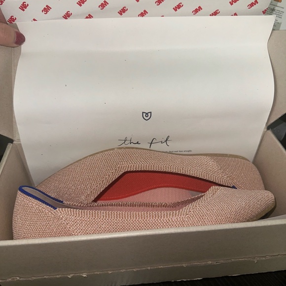NWT | Rothy's | RARE | Rose Metallic Point | Size 7 - Picture 4 of 4
